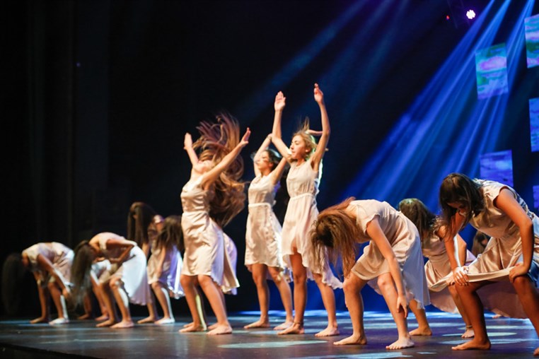 Tribe Dance Hold Your Dream 